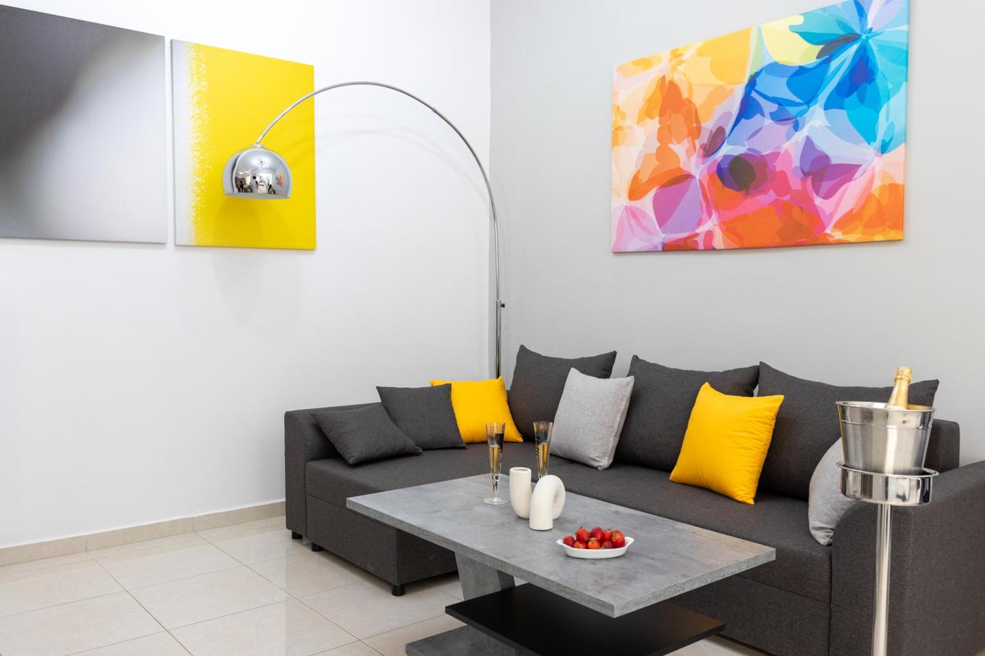H4 Art Sparta Apartment Bagian luar foto