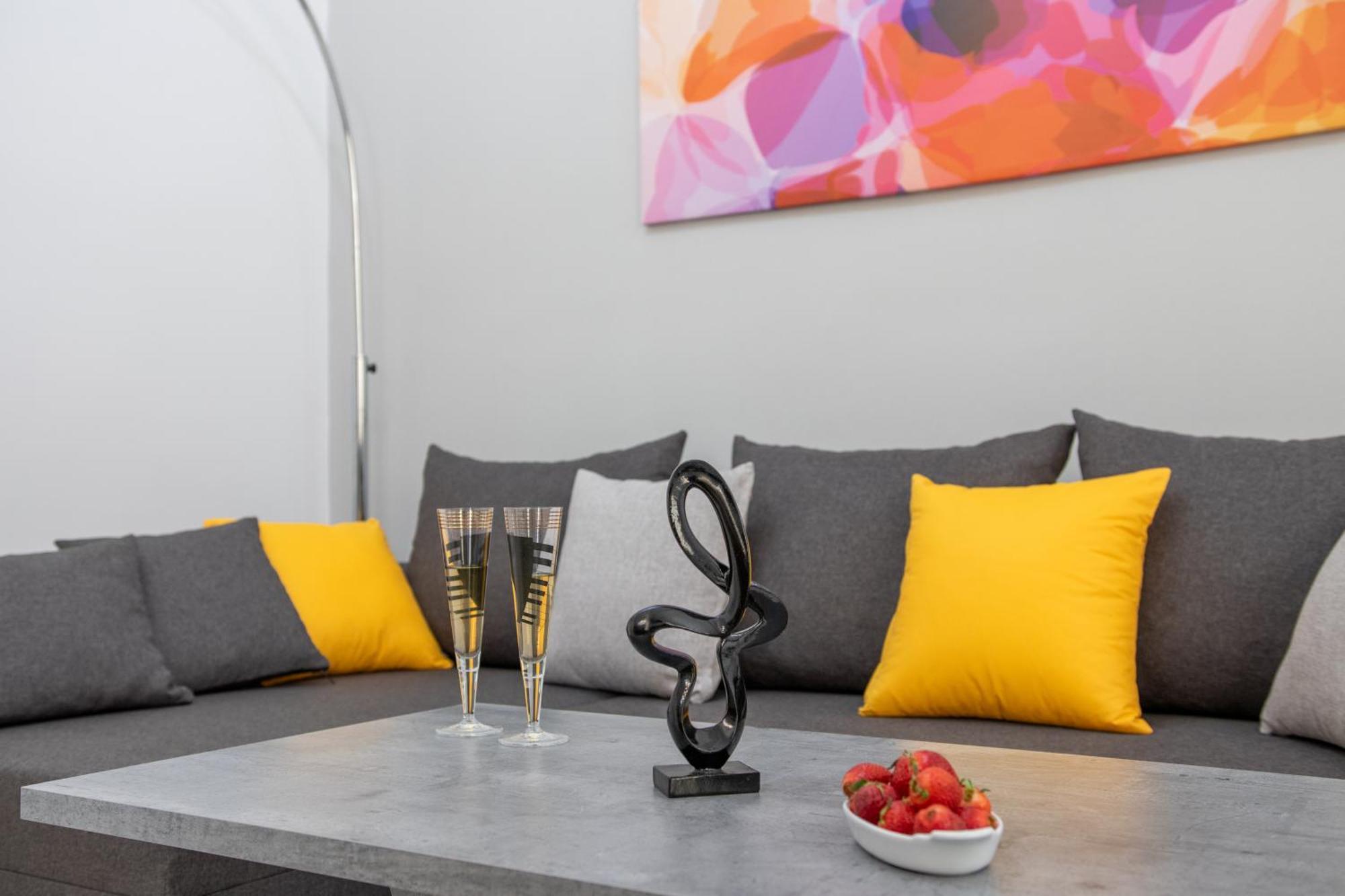 H4 Art Sparta Apartment Bagian luar foto